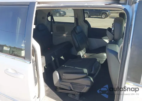 2010 Chrysler Town & Country Touring z USA, uszkodzony, nr VIN 2A4RR5D19AR286767